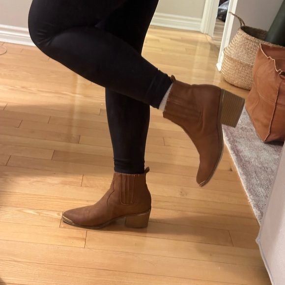 Tan western style boots size 7 - Picture 4 of 4